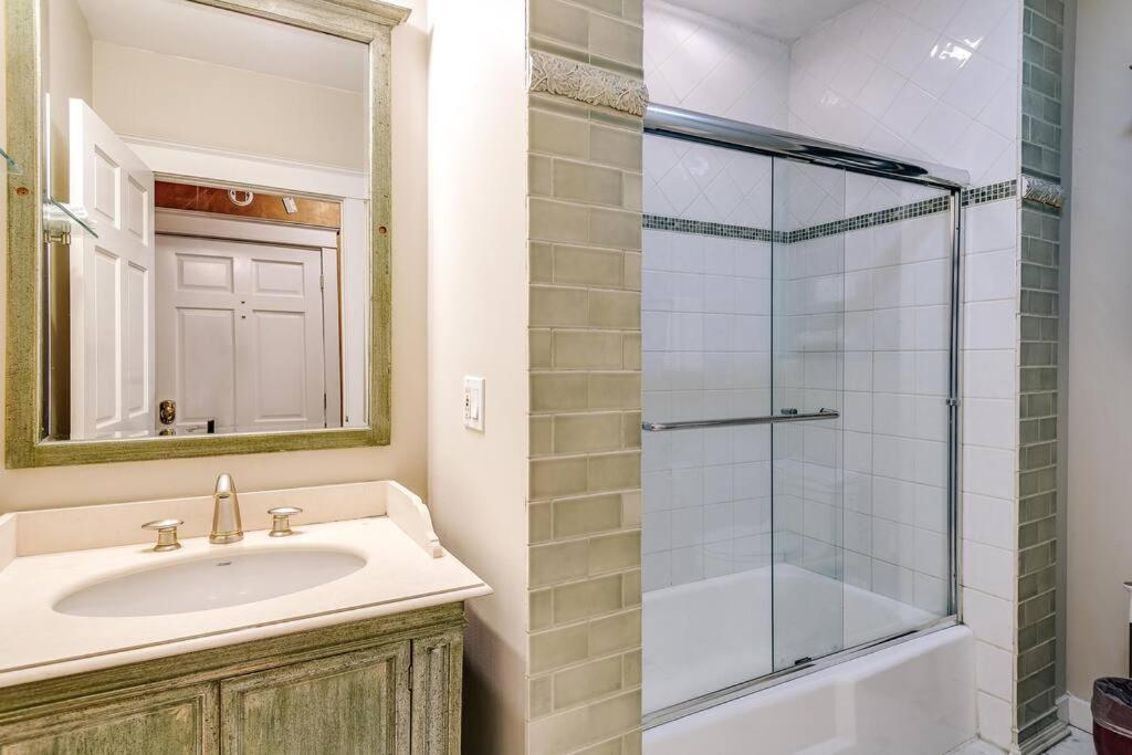 シカゴHistoric And Unique Brownstone In Gold Coast - Downtown - 3アパートメント エクステリア 写真